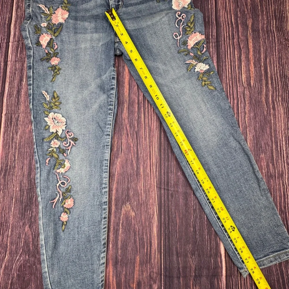 St Johns Bay Skinny Jeans 10 Floral Embroidered Denim Boho Mid Rise Stretch